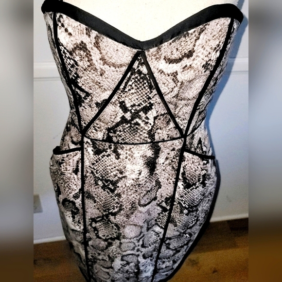 BCBG MAXAZRIA Strapless Snakeskin Print Cocktail  Dress Size 6 - Picture 1 of 9